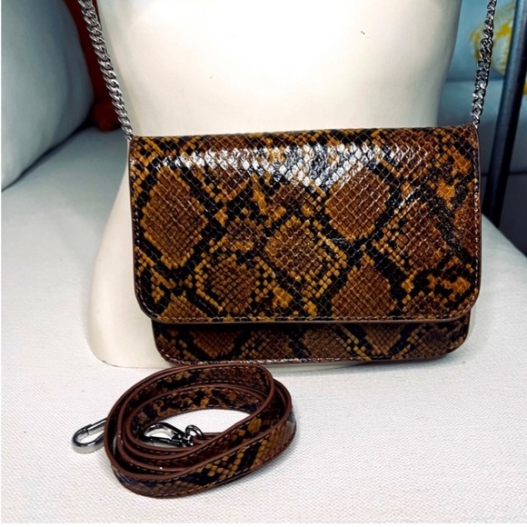 Urban Outfitters Snakeskin Purse /Crossbody Clutch 🔥🔥HOST PICK🔥🔥 - Picture 1 of 3